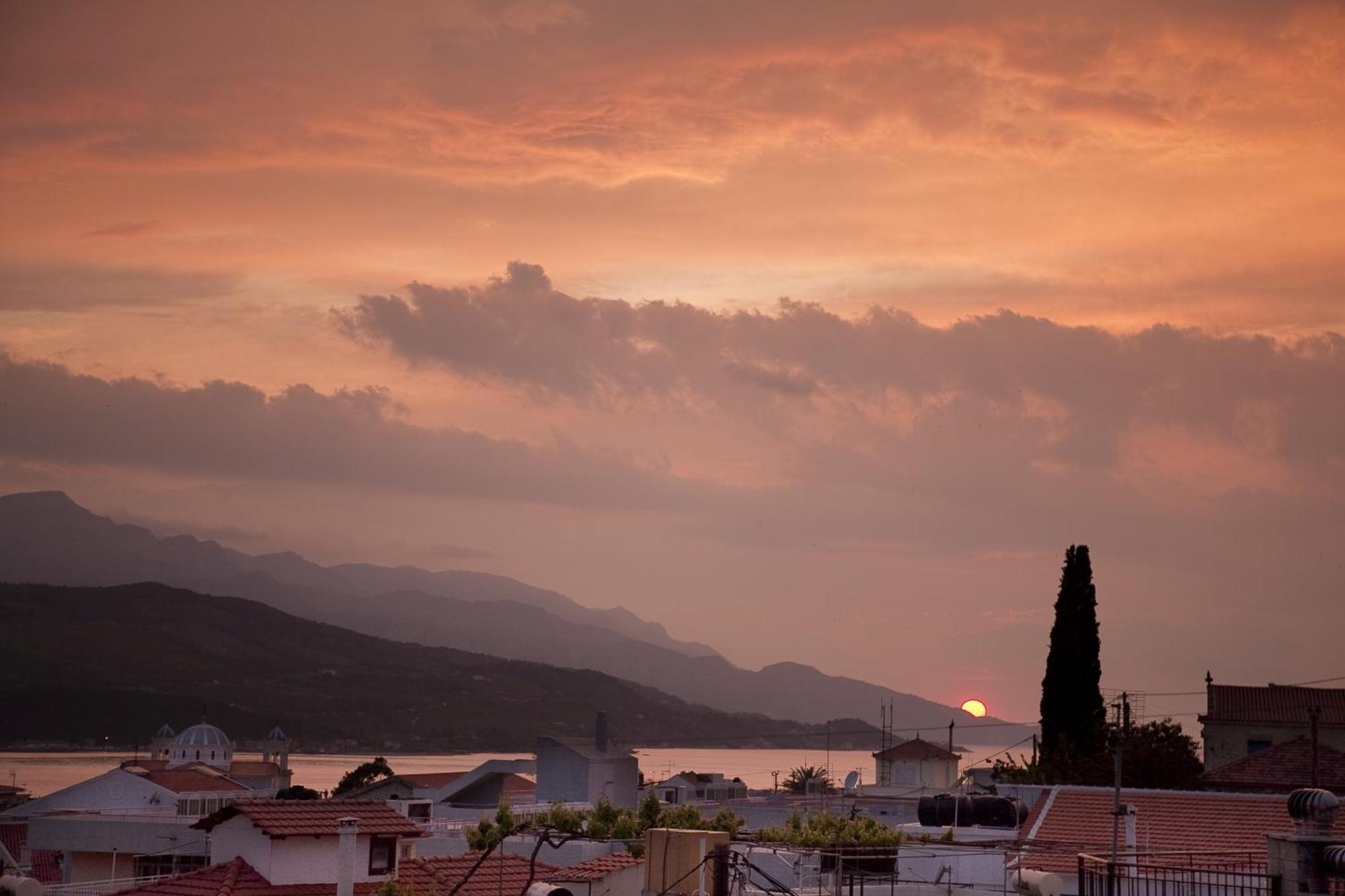 Virginia Hotel Samos Town Bagian luar foto